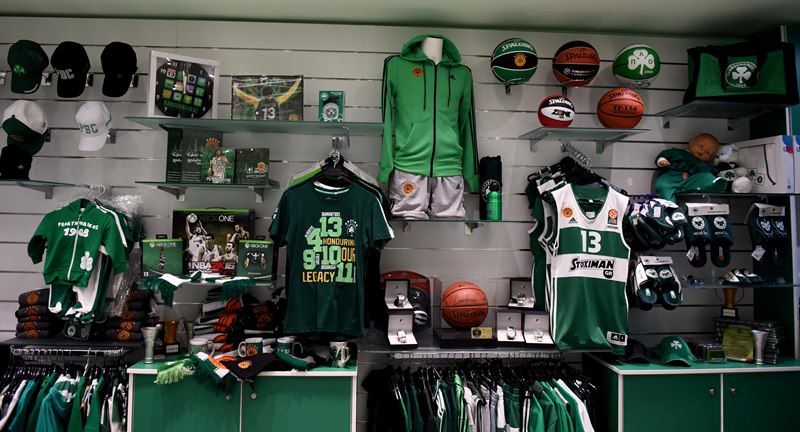 Λαμπερά ήταν τα εγκαίνια του PAO Shop στη Λεωφόρο Αλεξάνδρας