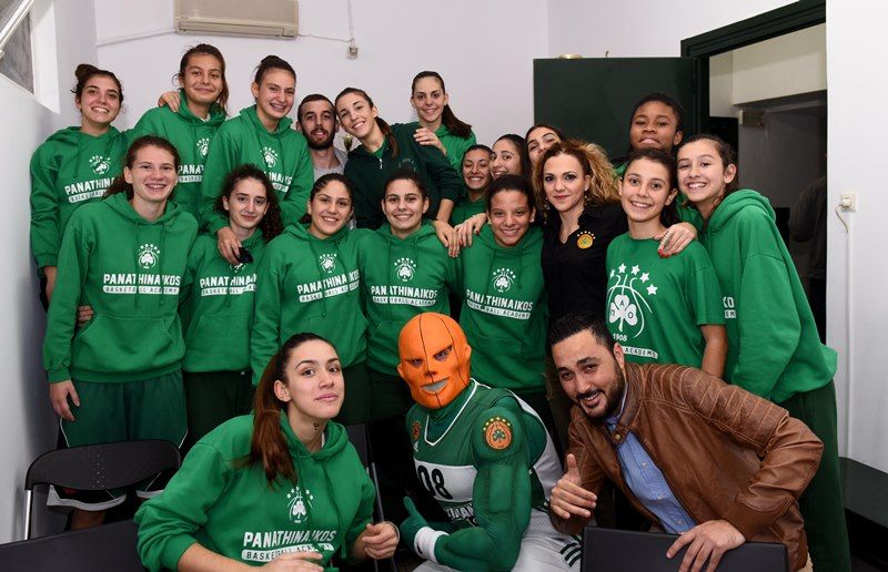 Λαμπερά ήταν τα εγκαίνια του PAO Shop στη Λεωφόρο Αλεξάνδρας