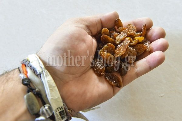 Μπιφτεκάκια με κεφαλοτύρι και σταφίδες από τον Γιώργο Γεράρδο