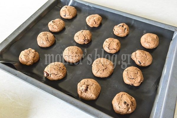 Σοκολατένια μπισκότα Χριστουγέννων με κράνα από τον Γιώργο Γεράρδο