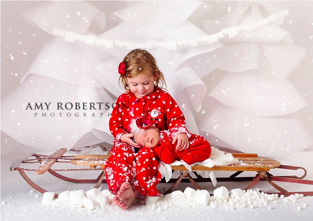 17 μοναδικές φωτογραφίες με μωράκια που ποζάρουν για πρώτη φορά ενόψει Χριστουγέννων!