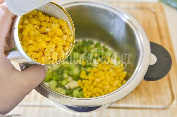 Βελούδινη σούπα καλαμποκιού από τον Γιώργο Γεράρδο