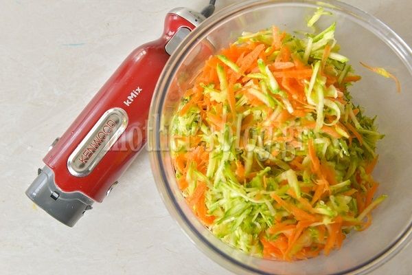 Ρεβιθοκεφτέδες με λαχανικά και ντιπ γιαούρτι από τον Γιώργο Γεράρδο