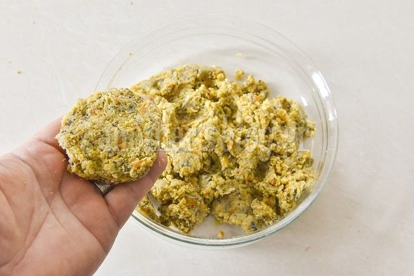 Ρεβιθοκεφτέδες με λαχανικά και ντιπ γιαούρτι από τον Γιώργο Γεράρδο