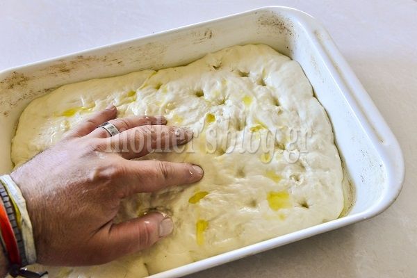 Κλασική φοκάτσια με ελαιόλαδο και μυρωδικά από τον Γιώργο Γεράρδο!