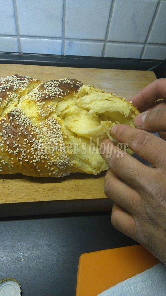 Το μυστικό της επιτυχίας για τσουρέκι που κάνει «κλωστές»!