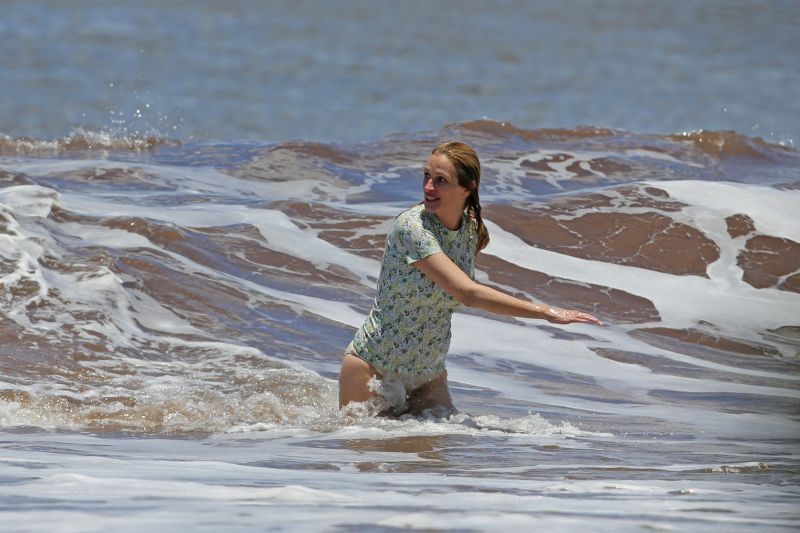 Αυτό είναι το κορμί της 48χρονης σταρ, μετά τις τρεις γέννες χωρίς ρετούς! (εικόνες)