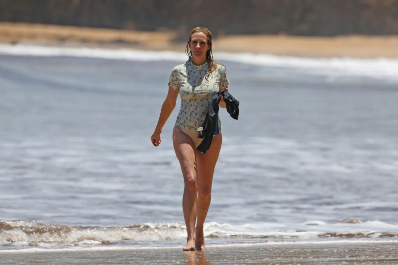 Αυτό είναι το κορμί της 48χρονης σταρ, μετά τις τρεις γέννες χωρίς ρετούς! (εικόνες)