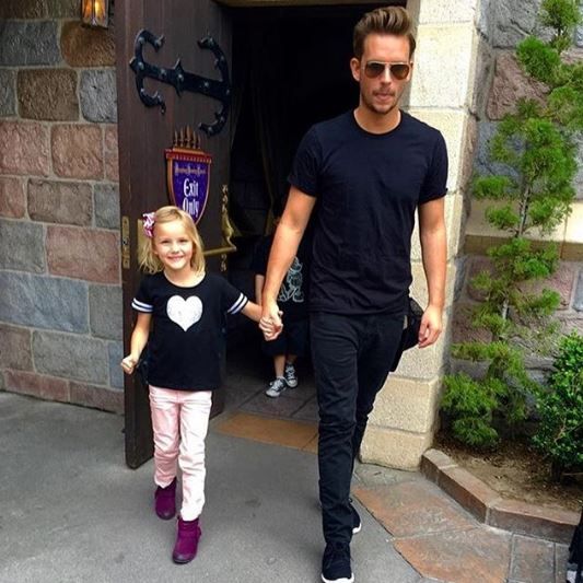 Ποιες MILFs; Οι DILFs της Disneyland είναι o νέος λογαριασμός στο Instagram που ακολουθούν οι γυναίκες