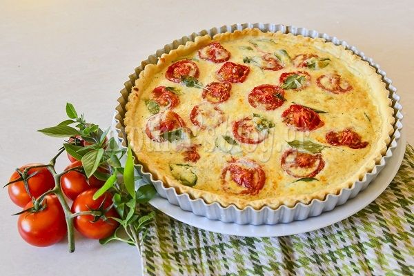 Καλοκαιρινή Κις Λορέν με ντοματάκια, γραβιέρα και βασιλικό από τον Γιώργο Γεράρδο