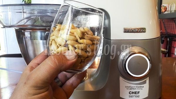 Κρεμά αμυγδάλου με σοκολάτα, χωρίς λακτόζη ή γλουτένη, από τον Γιώργο Γεράρδο