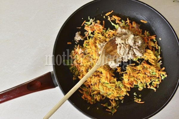 Μπουρεκάκια με λουκάνικο, λαχανικά και τυρί κρέμα από τον Γιώργο Γεράρδο