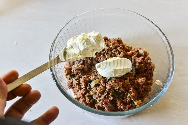 Ανοιχτά κρεατοπιτάκια με λουκάνικο και τυρί κρέμα από τον Γιώργο Γεράρδο