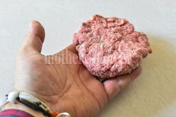 Το καλύτερο hamburger με σπιτική σάλτσα από τον Γιώργο Γεράρδο