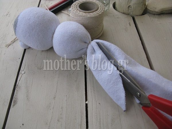 Φτιάξτε μόνες σας χαριτωμένα λαγουδάκια από κάλτσες!