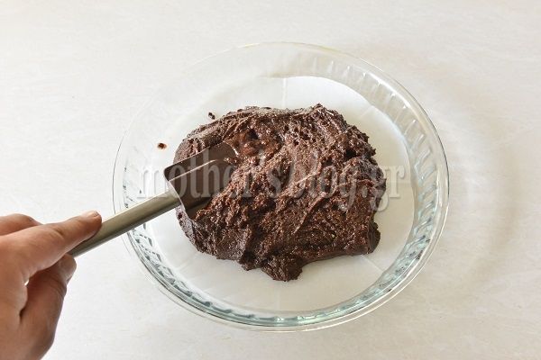 Νηστίσιμο κέικ κακάο με σιμιγδάλι από τον Γιώργο Γεράρδο