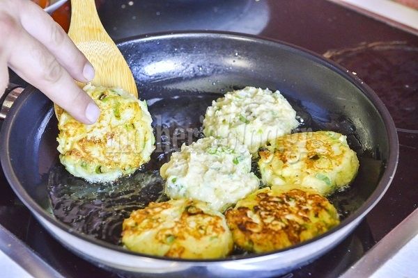 Αφράτες κροκέτες μπακαλιάρου από τον Γιώργο Γεράρδο