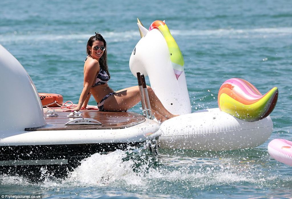 Αυτό είναι το κορμί της τέσσερις μήνες μετά τη γέννηση του γιου της