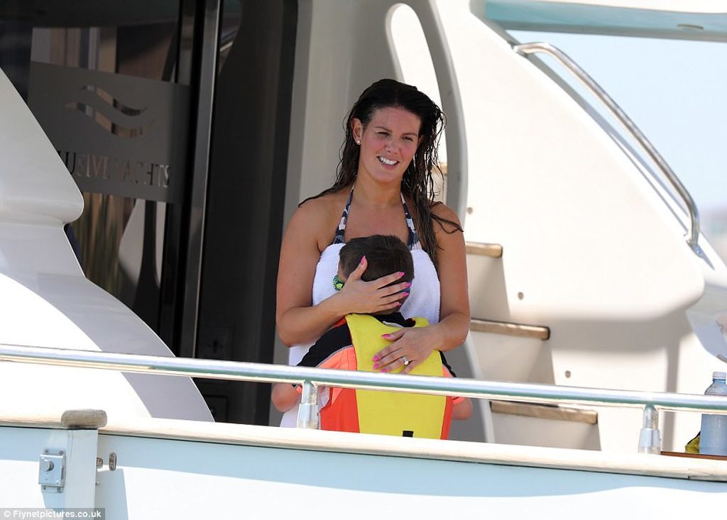 Αυτό είναι το κορμί της τέσσερις μήνες μετά τη γέννηση του γιου της