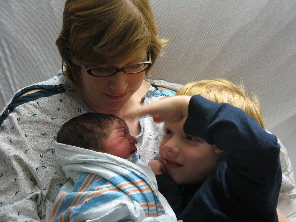 Δέκα ξεχωριστές φωτογραφίες από την πρώτη μέρα γέννησης ενός μωρού 