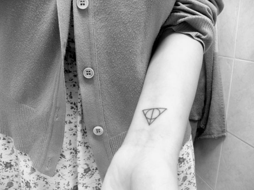 Δώδεκα ιδέες για μικρά τατουάζ στον καρπό του χεριού σας