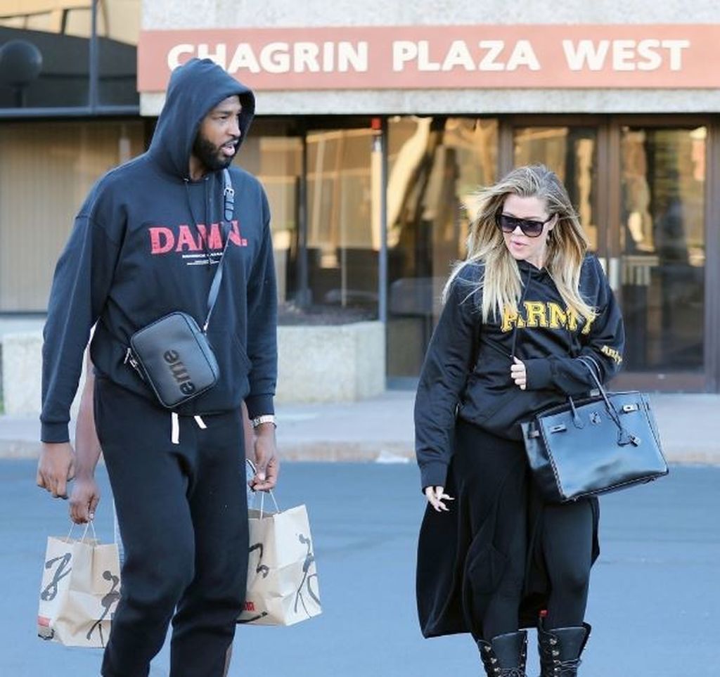 Khloe Kardashian: Η πρώτη δημόσια εμφάνιση στον 3ο μήνα της εγκυμοσύνης της (pics)