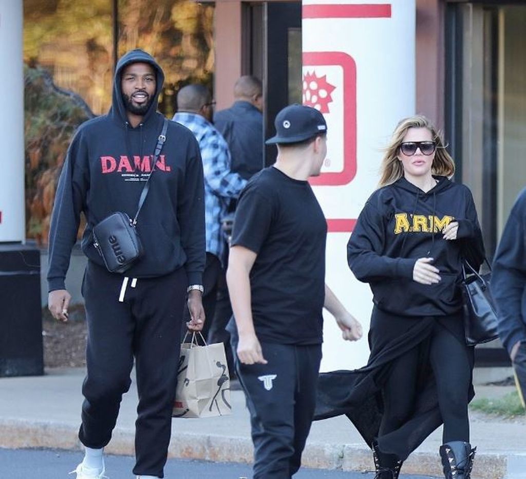 Khloe Kardashian: Η πρώτη δημόσια εμφάνιση στον 3ο μήνα της εγκυμοσύνης της (pics)