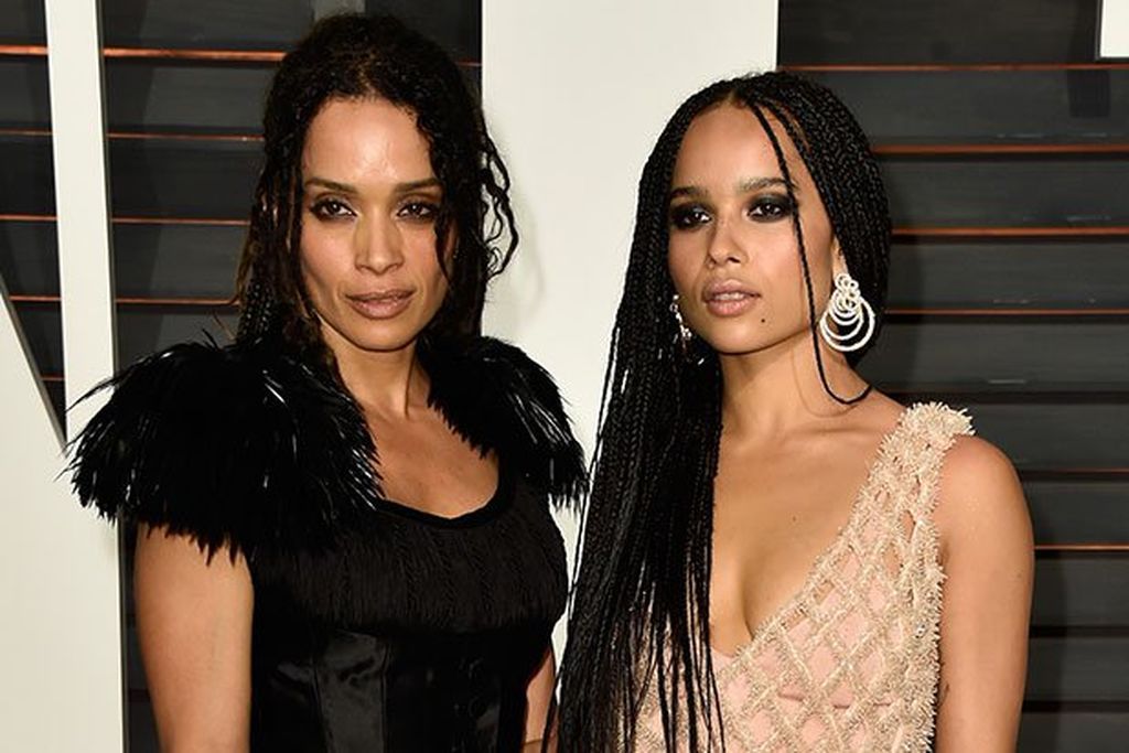 Zoe Kravitz: Μπορεί με τη μαμά της Lisa Bonet να μην έχει και τις καλύτερες σχέσεις, όμως, η νεαρή ηθοποιός σίγουρα έχει κληρονομήσει την ομορφιά της διάσημης μαμάς της. Η πάλαι ποτέ τηλεοπτική κόρη του «Μπιλ Κόσμπι» απέκτησε την Zoe, από το γάμο της με τ