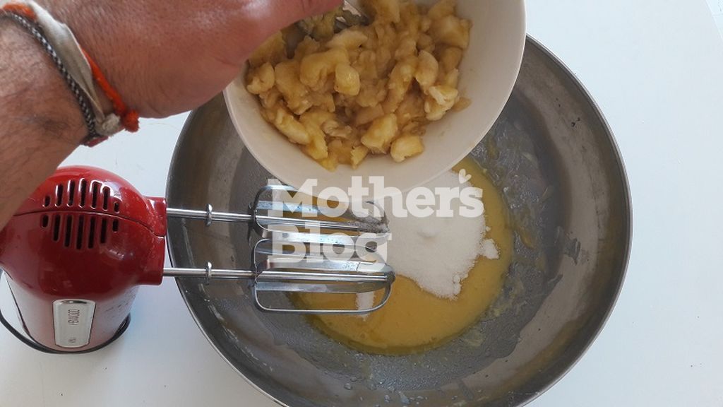 Blondies με μπανάνα και λευκή σοκολάτα από τον Γιώργο Γεράρδο