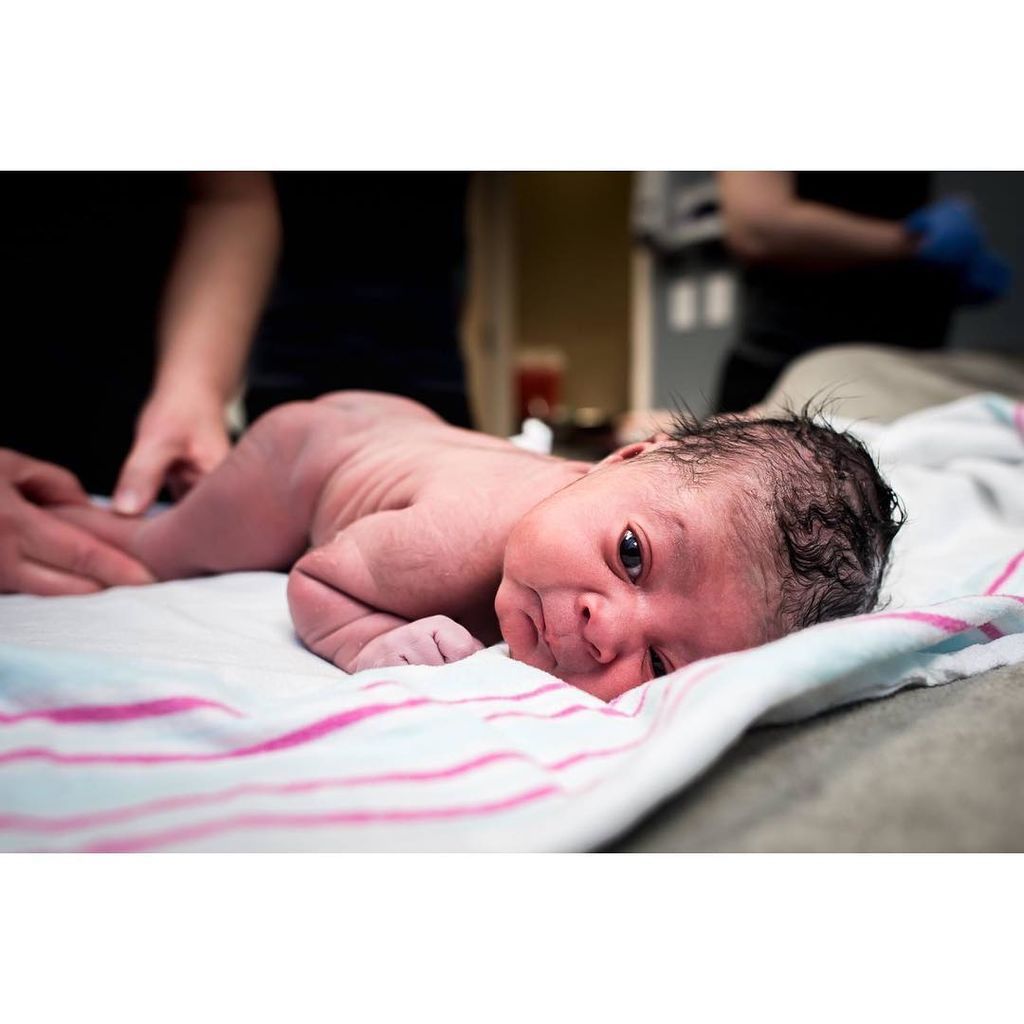 Μοναδικές φωτογραφίες μωρών τη στιγμή της γέννησής τους (pics)