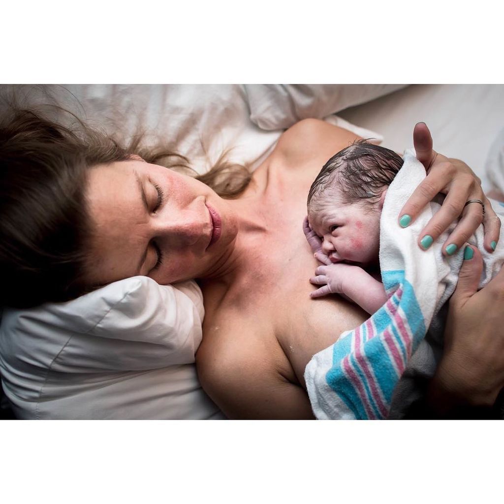 Μοναδικές φωτογραφίες μωρών τη στιγμή της γέννησής τους (pics)