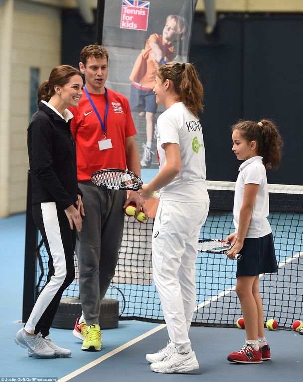 Kate Middleton: Με αθλητικά ρούχα για πρώτη φορά σε δημόσια εμφάνισή της (pics)