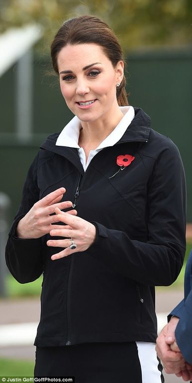 Kate Middleton: Με αθλητικά ρούχα για πρώτη φορά σε δημόσια εμφάνισή της (pics)