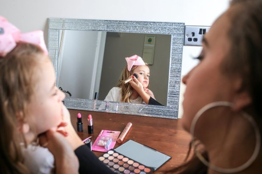 Διέθεσαν όλες τους τις οικονομίες για να συμμετέχει η 7χρονη κόρη τους σε διαγωνισμούς ομορφιάς 