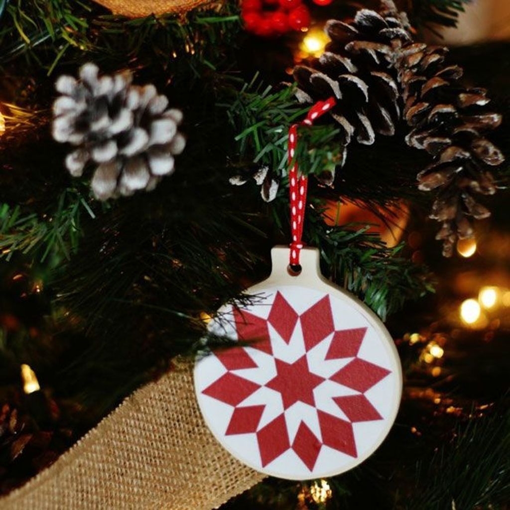 Τριάντα πέντε χριστουγεννιάτικα στολίδια που μπορείτε να φτιάξετε με υλικά που έχετε σπίτι σας