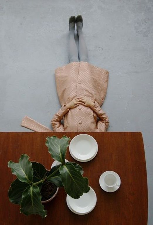 Έχω καταφέρει να γελάσω και να δω την αστεία πλευρά των πραγμάτων:
Όπως συνήθιζα πάντα/
Όχι τόσο πολύ πλέον/
Σαφώς όχι τόσο πολύ πλέον/
Καθόλου