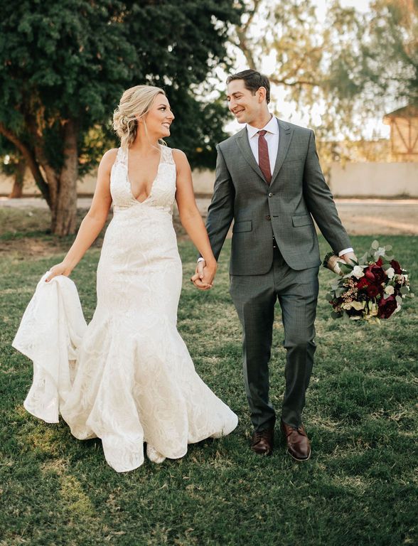 Δεν φαντάζεστε τι φόρεσε αυτή η νύφη την ημέρα του γάμου της: Η πιο ωραία φάρσα (vid)