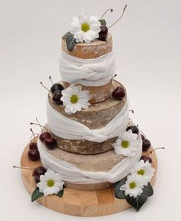 Γαμήλια τούρτα από τυρί: Η νέα τάση για τους λάτρεις του τυριού (pics)