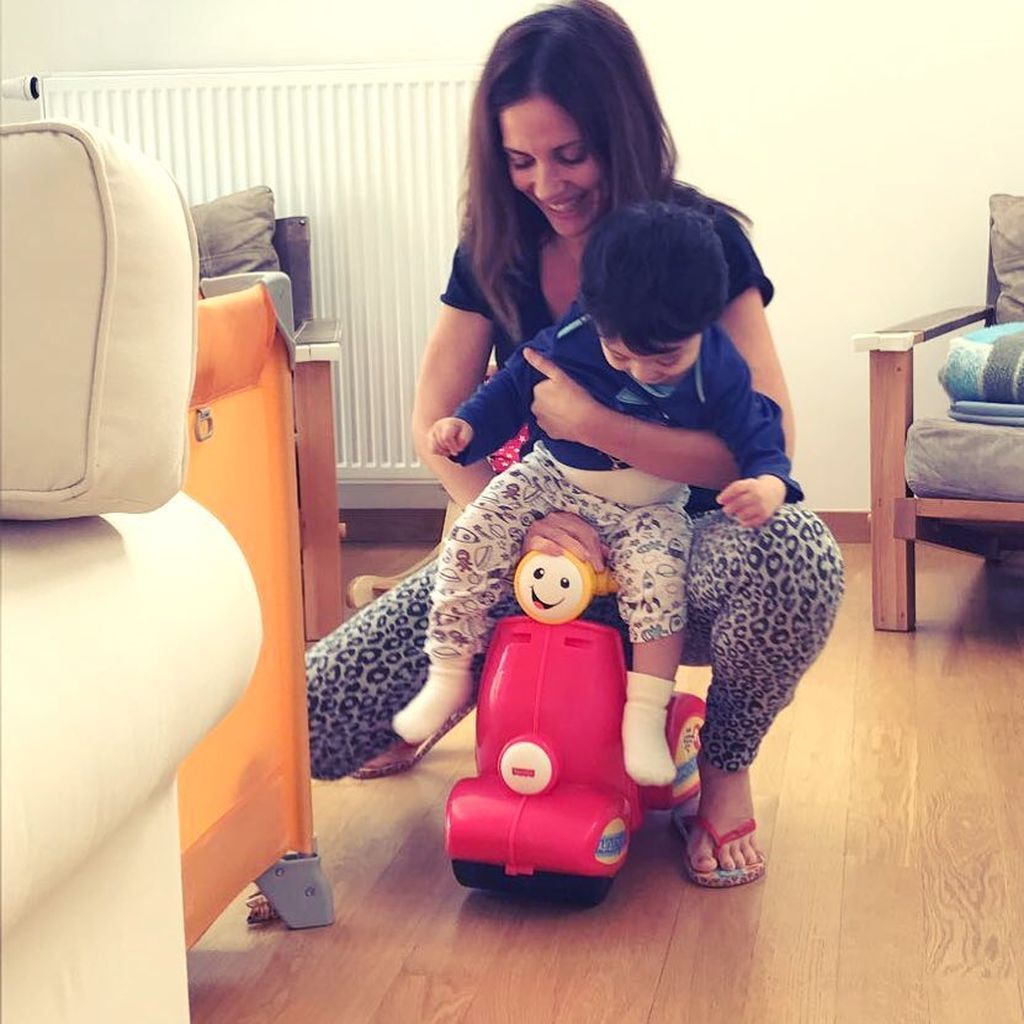 Ελένη Καρποντίνη: Δείτε τον μικρό Αιμίλιο Λιάτσο Jr πόσο έχει μεγαλώσει