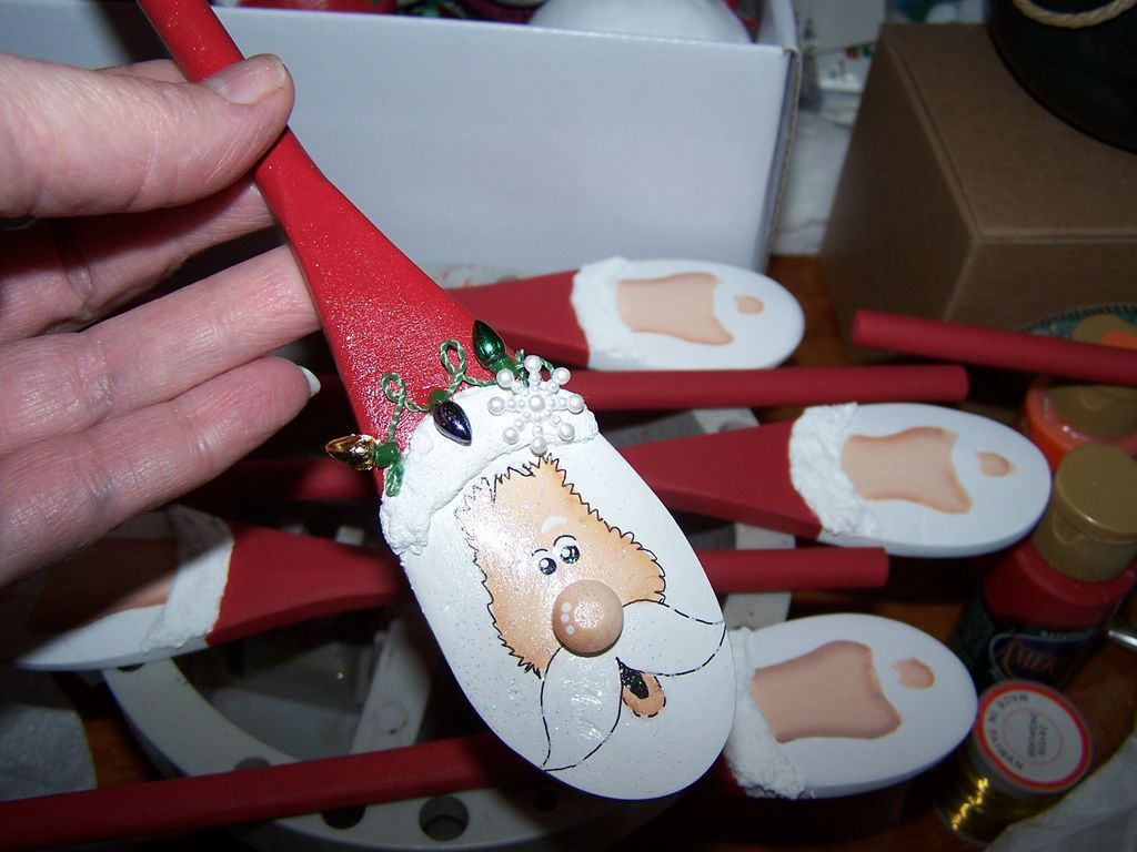 Μεταμορφώστε τις ξύλινες κουτάλες  σε χριστουγεννιάτικες φιγούρες ( pics)