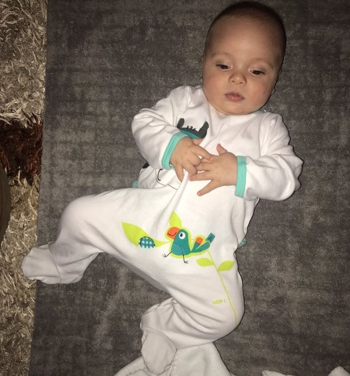 Είναι ο μόλις έξι μηνών μπόμπιρας γνωστής Ελληνίδας καλλονής και είναι ένας κούκλος (pics)