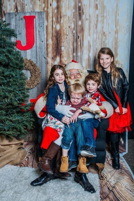 Όταν τα παιδιά δε θέλουν να καθίσουν στα πόδια του Αϊ- Βασίλη για μια φωτογραφία (pics)