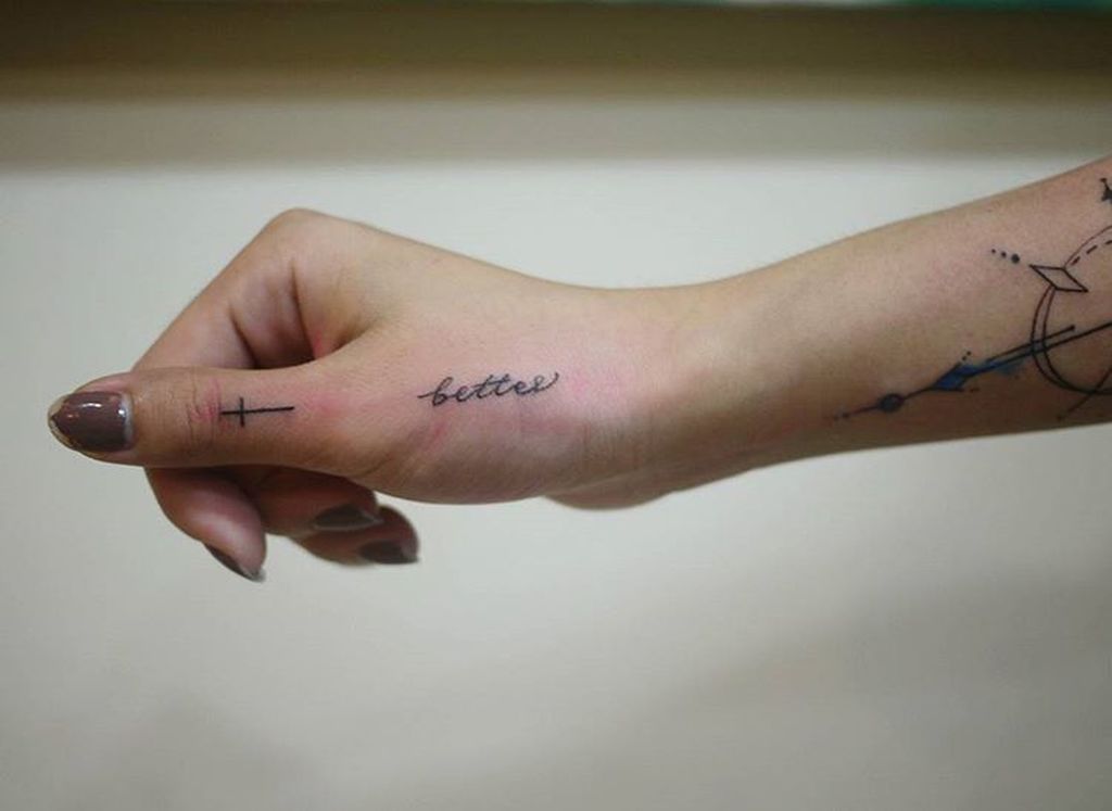 Τατουάζ αποδεικνύουν πόσο δυνατή μπορεί να είναι μία λέξη - Δείτε τα υπέροχα σχέδια