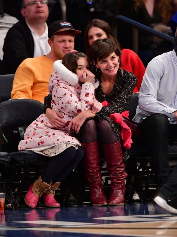 Katie Holmes: Αχώριστη με τη Suri, ενώ οι φήμες για εγκυμοσύνη έχουν φουντώσει (pics)