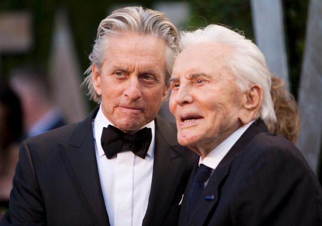 Michael Douglas: Αυτή είναι η πρώτη φωτογραφία της νεογέννητης εγγονής του (pics)