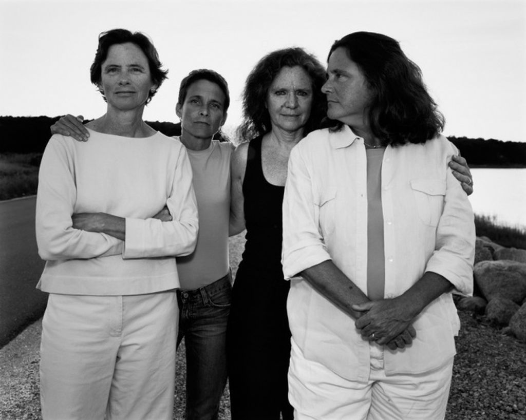 Μία συγκινητική ιστορία: 4 αδελφές έβγαζαν την ίδια φωτογραφία για 40 χρόνια (pics)