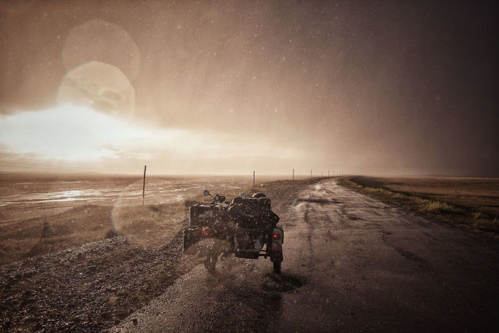 Ζευγάρι μαζί με τον 6χρονο του ταξίδεψε 26.000 χλμ με μια μοτοσυκλέτα καλάθι (pics)