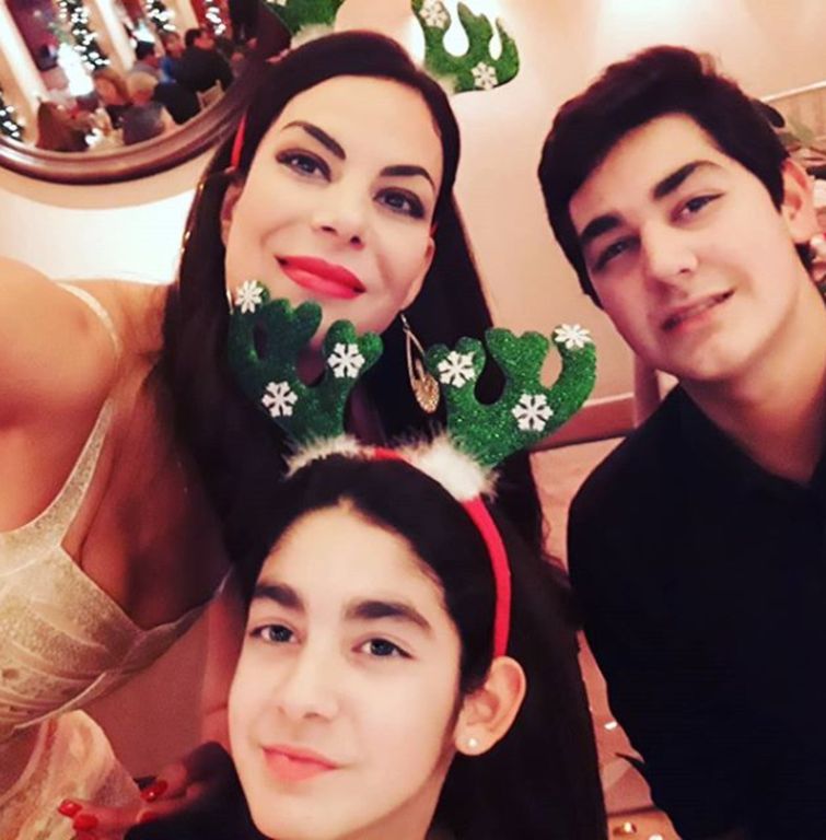 Εύη Βατίδου με τα παιδιά της