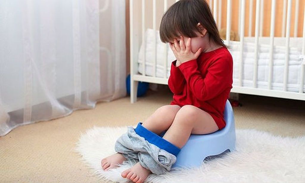 Παιδική δυσκοιλιότητα: Αυτά είναι τα σημάδια για να την αναγνωρίσετε