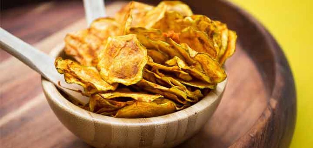 Δείτε πώς θα φτιάξετε στο σπίτι υγιεινά τσιπς μήλου και γλυκοπατάτας (vid)